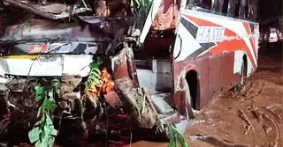 কক্সবাজারে নিয়ন্ত্রণ হারিয়ে খাদে যাত্রীবাহী বাস, নিহত ২